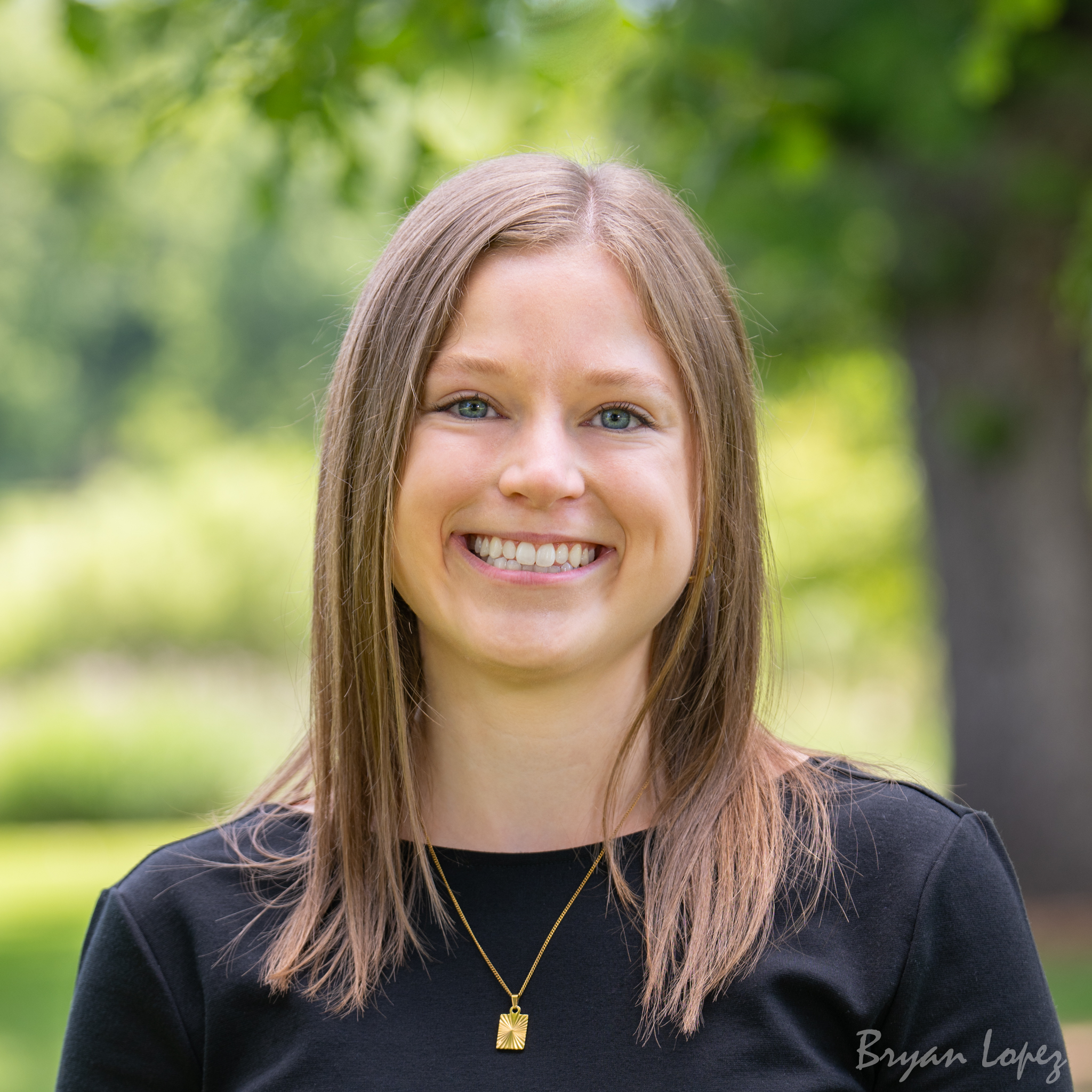 Holly Stokes Headshot